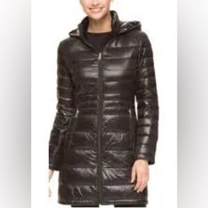 Andrew Marc Women Packable Lightweight Premium Down Hooded Puffer Coat Black M